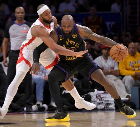 Detroit reduce diferența, Houston învinge din nou Lakers