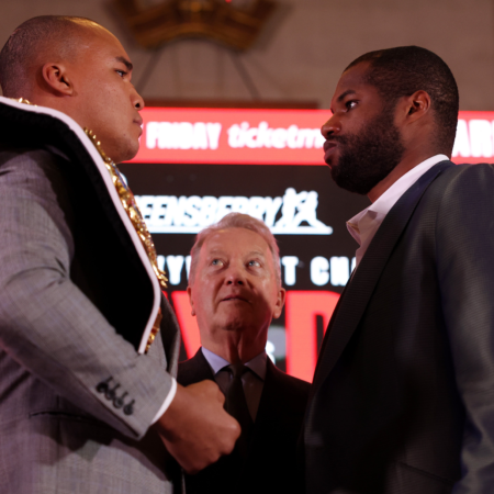 Frank Warren îl apără pe Dubois înaintea luptei cu Wardley