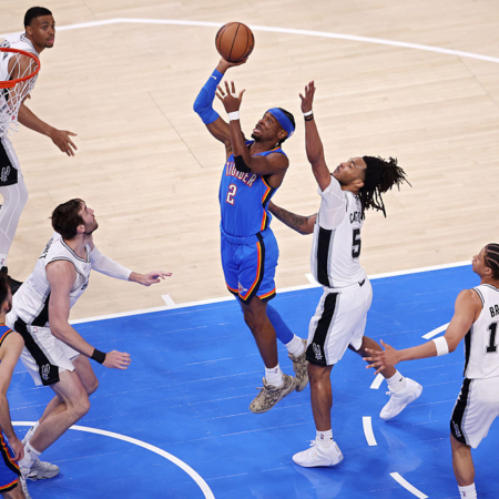 San Antonio a învins cu încredere Oklahoma City și a egalat scorul în seria semifinalelor NBA