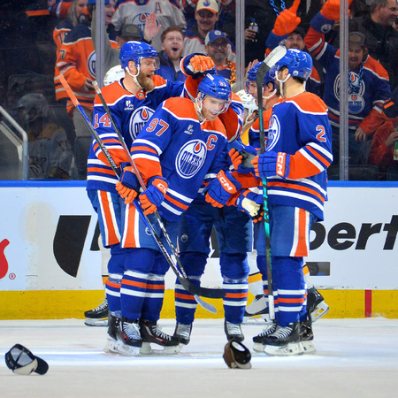 Începe presezonul NHL: McKenna debutează, McDavid strălucește și hat-trick-ul lui Senneke