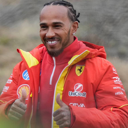 Lewis Hamilton răspunde zvonurilor despre Ferrari și îndeamnă echipa să se concentreze pe muncă