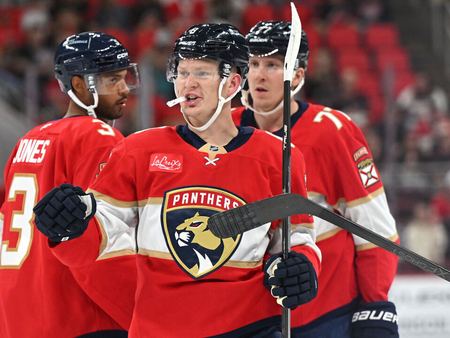 Frații Tkachaka marchează nouă puncte la două și stabilesc o realizare istorică în NHL